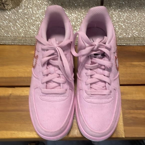 Swarovski Nike Pink corduroy Air Force 1’s with pink SWAROVSKI crystals - Picture 3 of 11